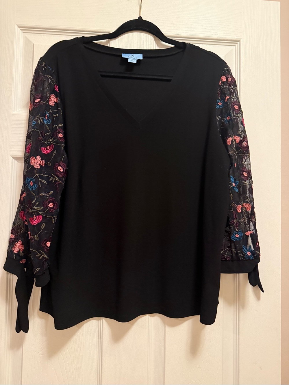 CeCe woman’s xl Black V-Neck Tunic with Floral Embroidered Sheer Sleeves